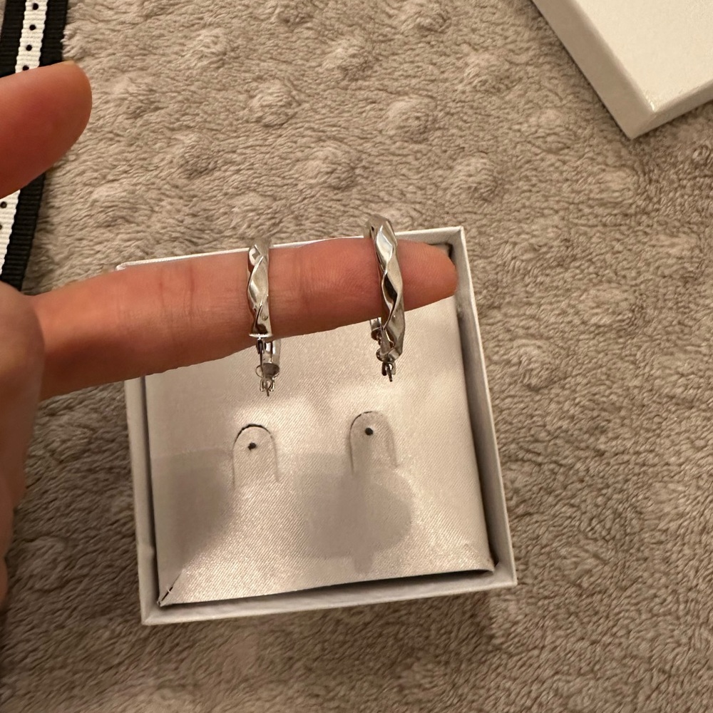 Silver earrings - Picture 3 of 3